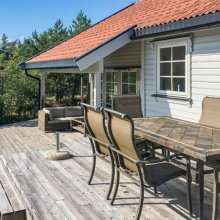 Holiday home Four-bedroom In